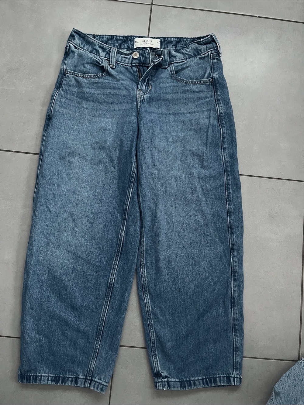Hollister Medium Wash Straight-Leg Jeans